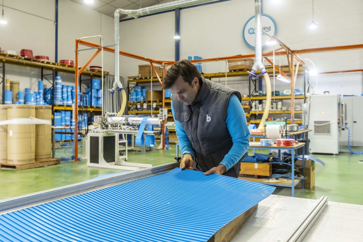 Cómo calcular la longitud de una banda transportadora